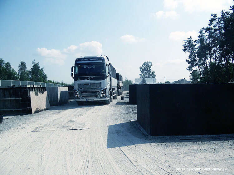 Transport szamb betonowych  w Konstantynowie Łódzkim